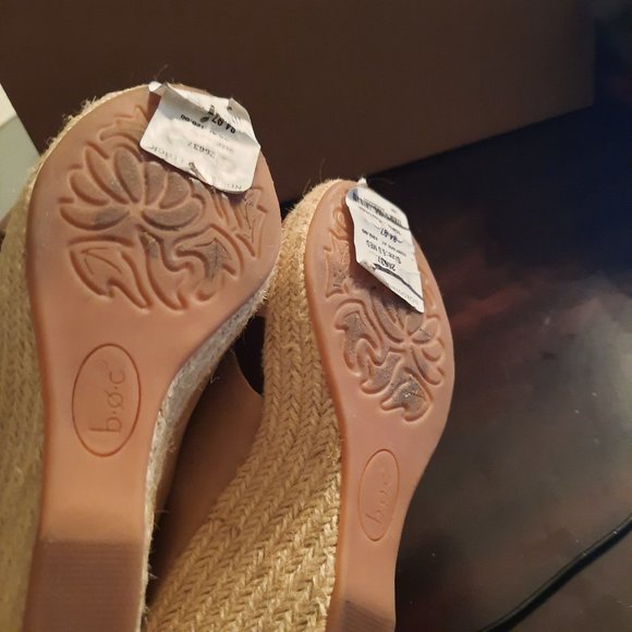 BOC sandals Champagne Wedge Sandals, size 6 and 8 - Picture 4 of 4